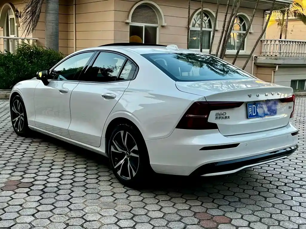 Volvo S60 — фото 6