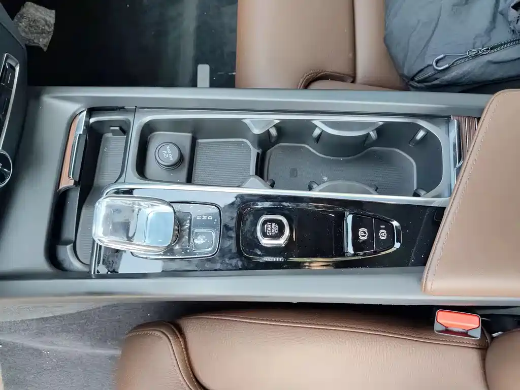 Volvo S60 — фото 11