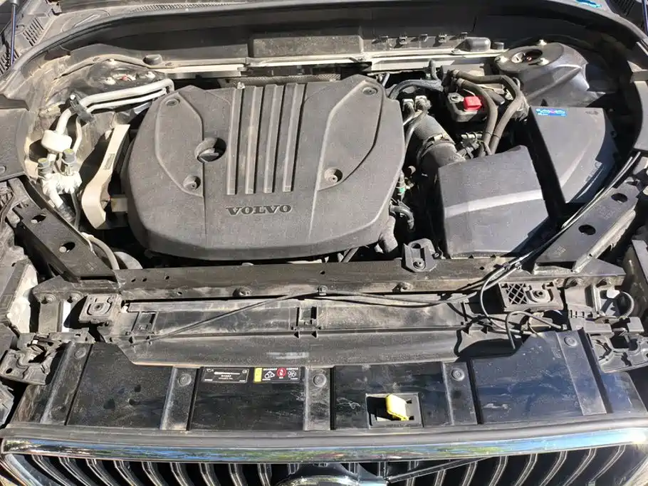 Volvo XC60 — фото 10