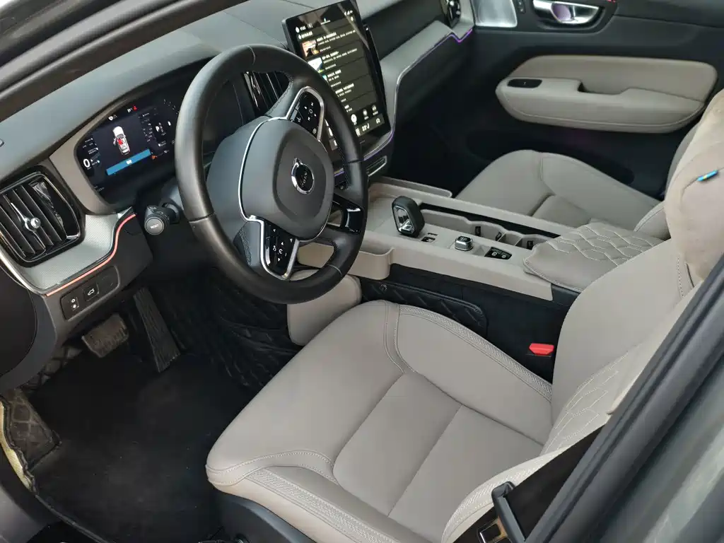 Volvo XC60 — фото 17