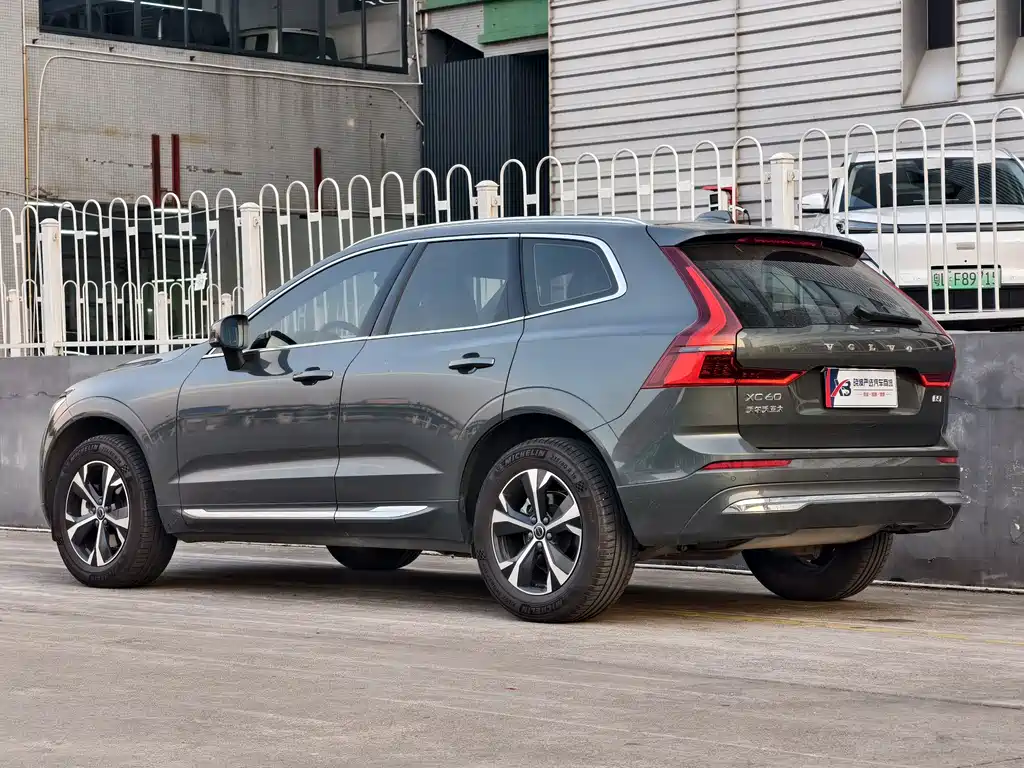 Volvo XC60 — фото 6