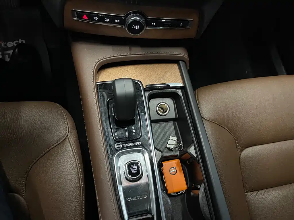 Volvo XC90 — фото 14