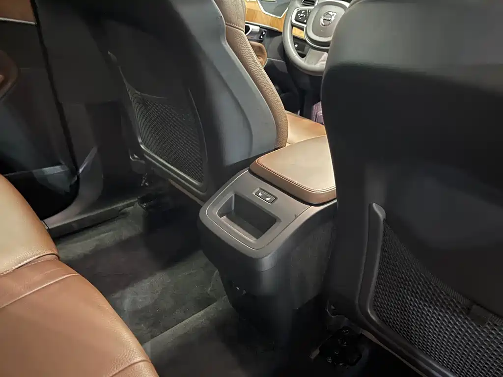 Volvo XC90 — фото 23