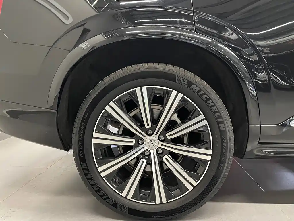 Volvo XC90 — фото 35