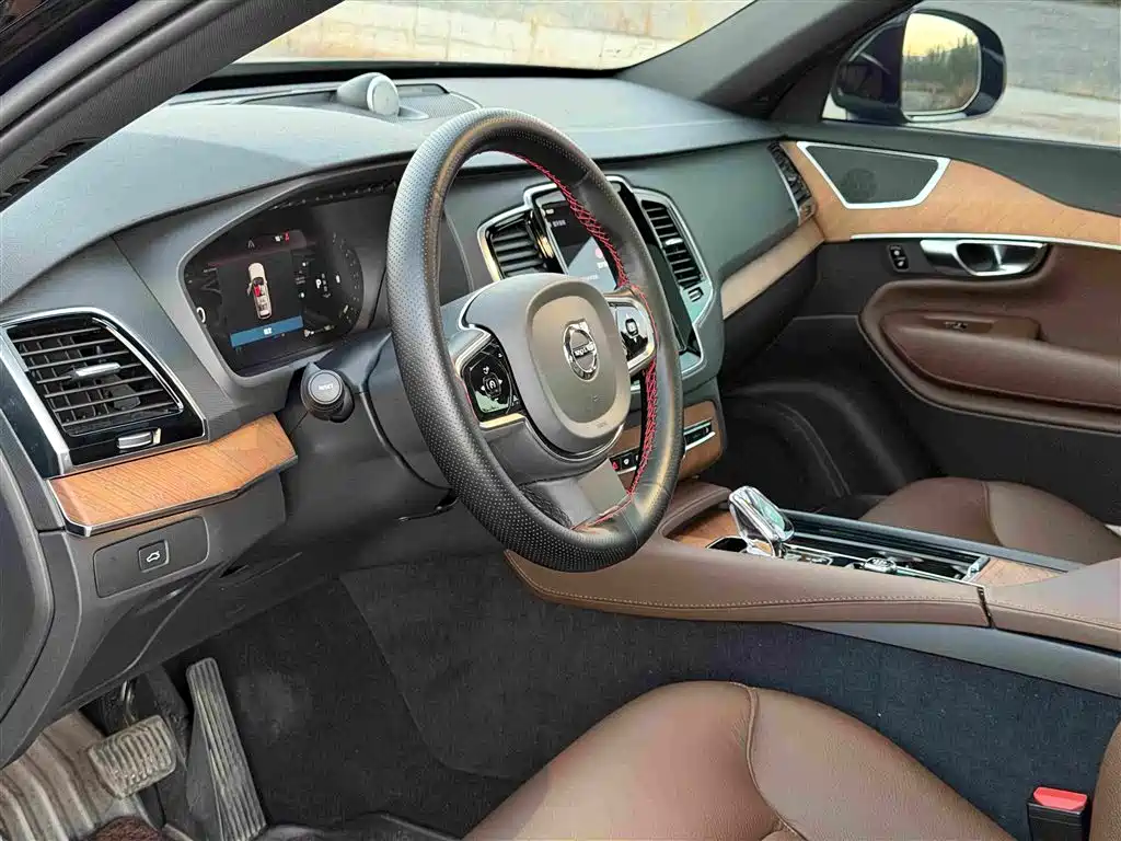 Volvo XC90 — фото 11