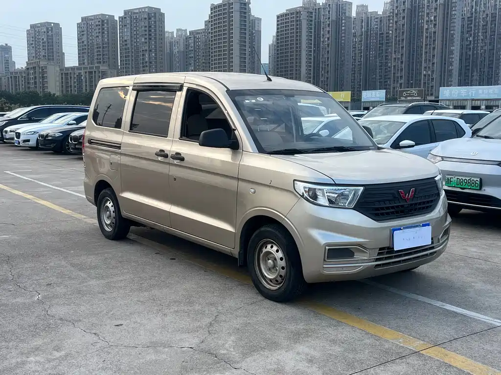 Wuling Hongguang V — фото 3