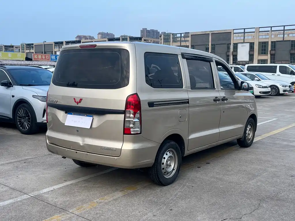 Wuling Hongguang V — фото 4