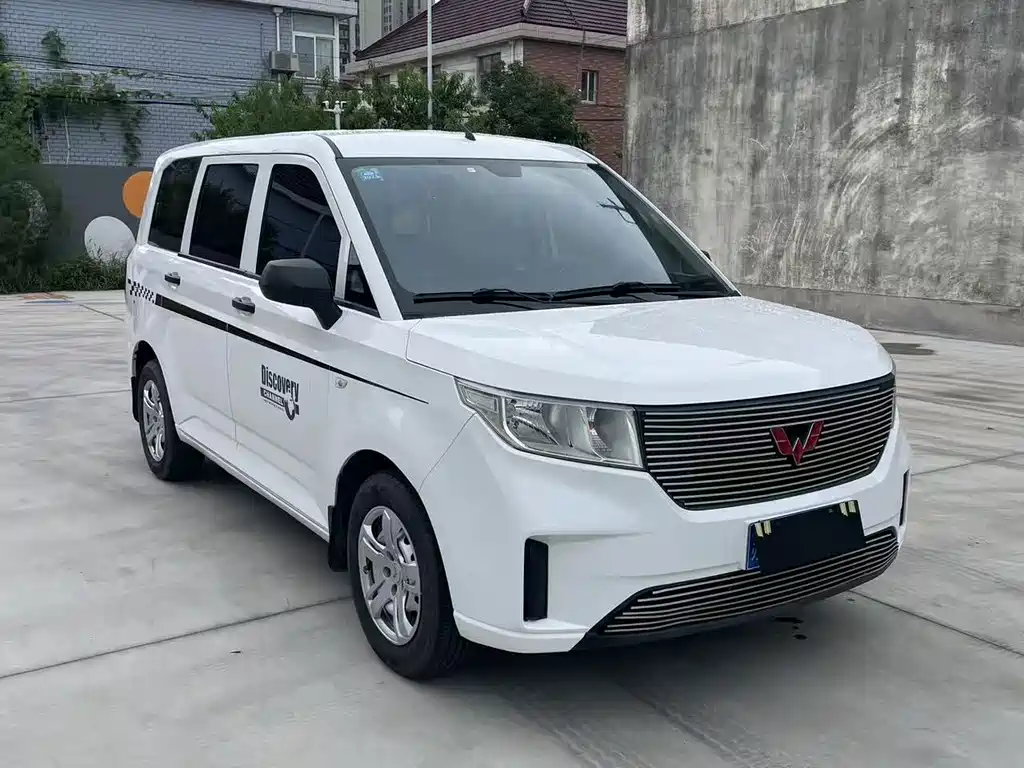 Wuling Hongguang PLUS — фото 3