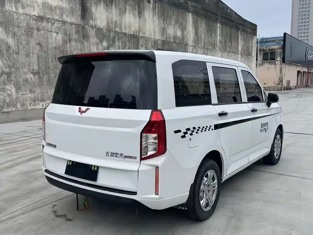 Wuling Hongguang PLUS — фото 7