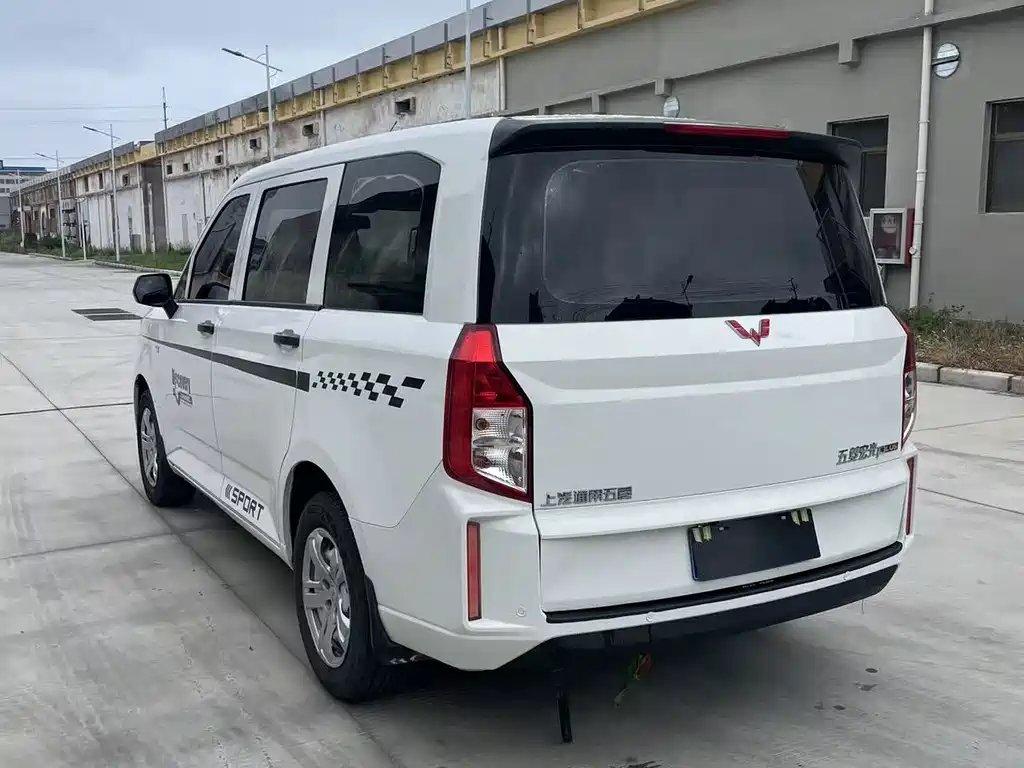 Wuling Hongguang PLUS — фото 9