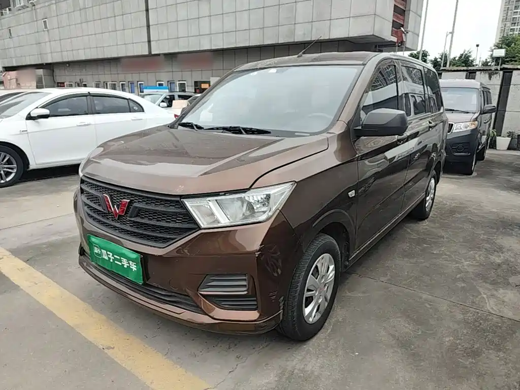 Wuling Hongguang — фото 1