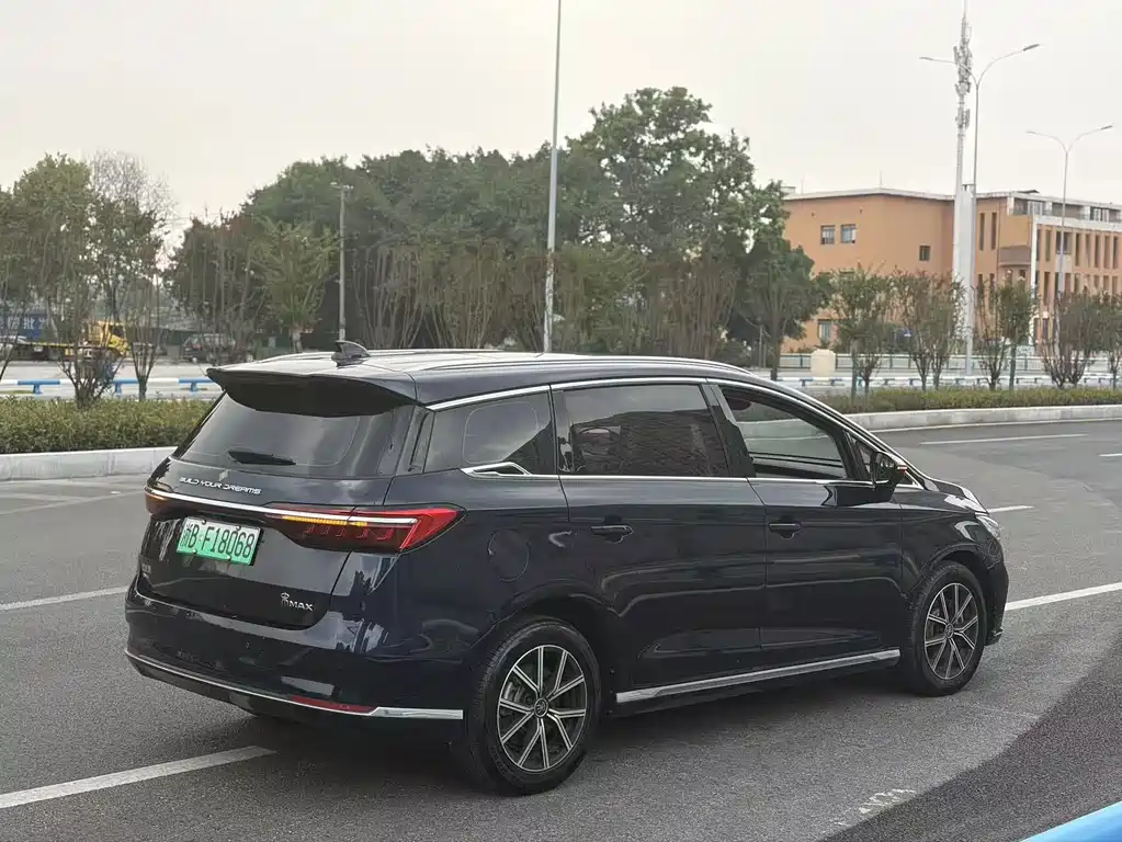 BYD MAX New Energy — фото 4