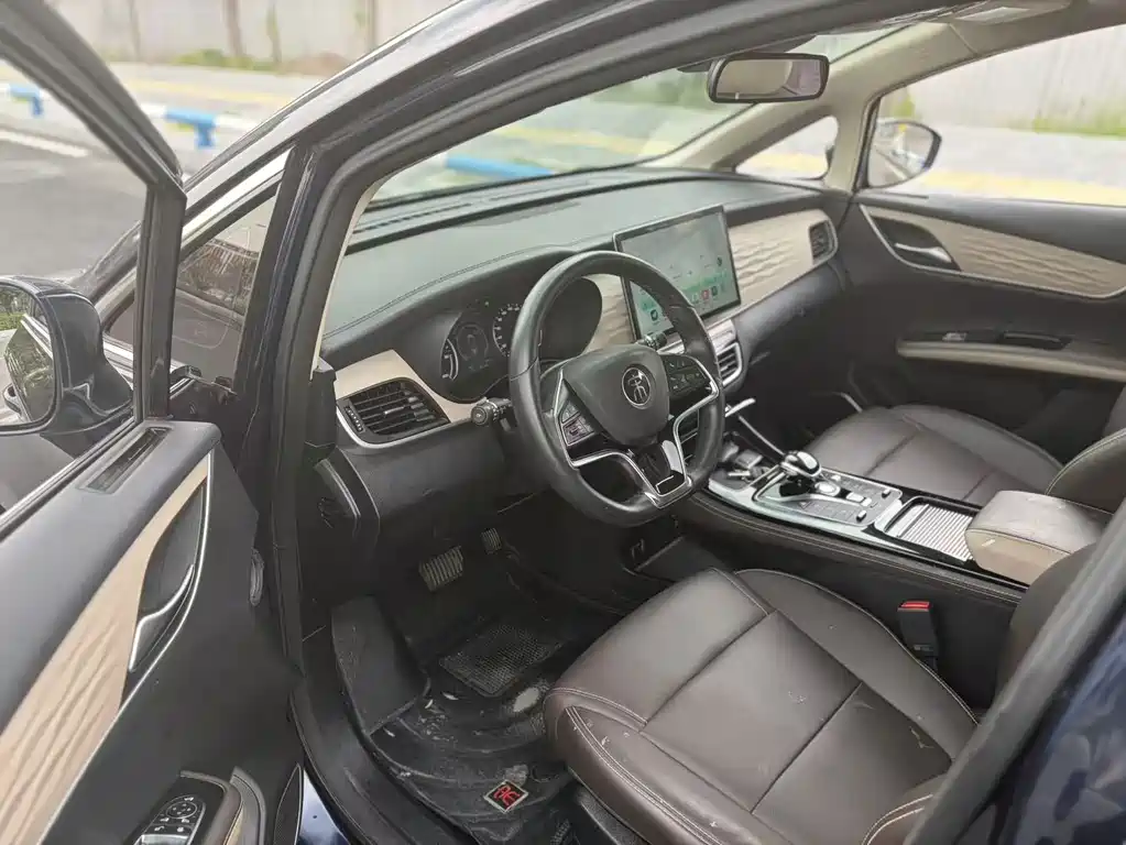BYD MAX New Energy — фото 8