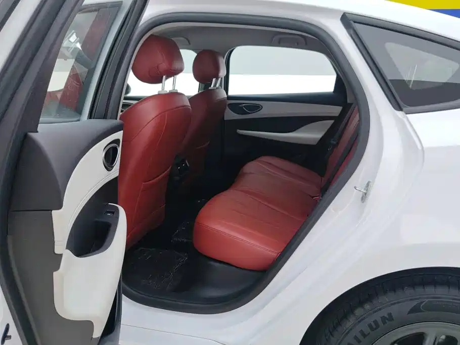 BYD Seal 05 DM-i — фото 11