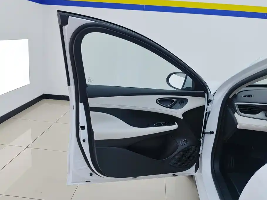 BYD Seal 05 DM-i — фото 7