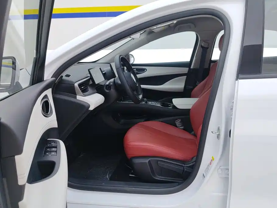 BYD Seal 05 DM-i — фото 9