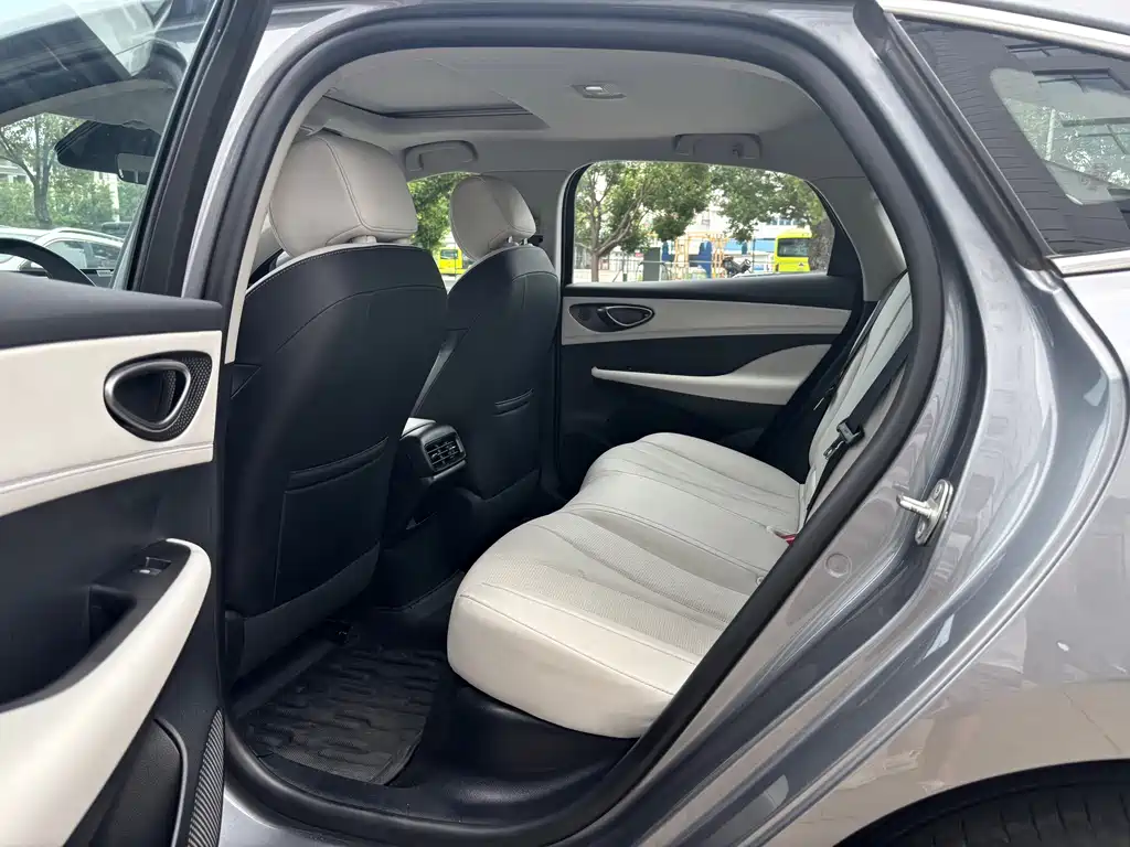 BYD Seal 05 DM-i — фото 11