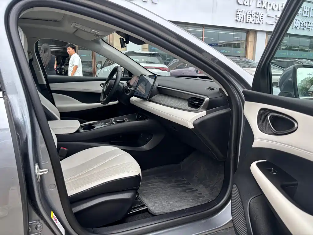 BYD Seal 05 DM-i — фото 14