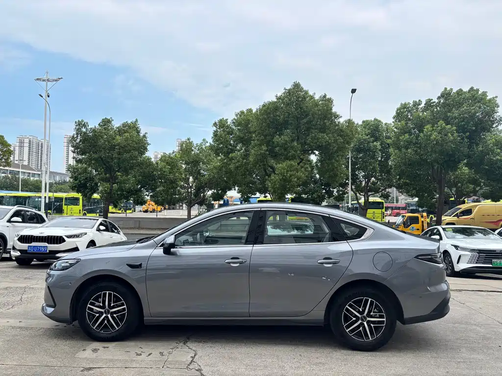 BYD Seal 05 DM-i — фото 8