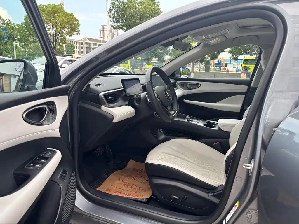 BYD Seal 05 DM-i — фото 9