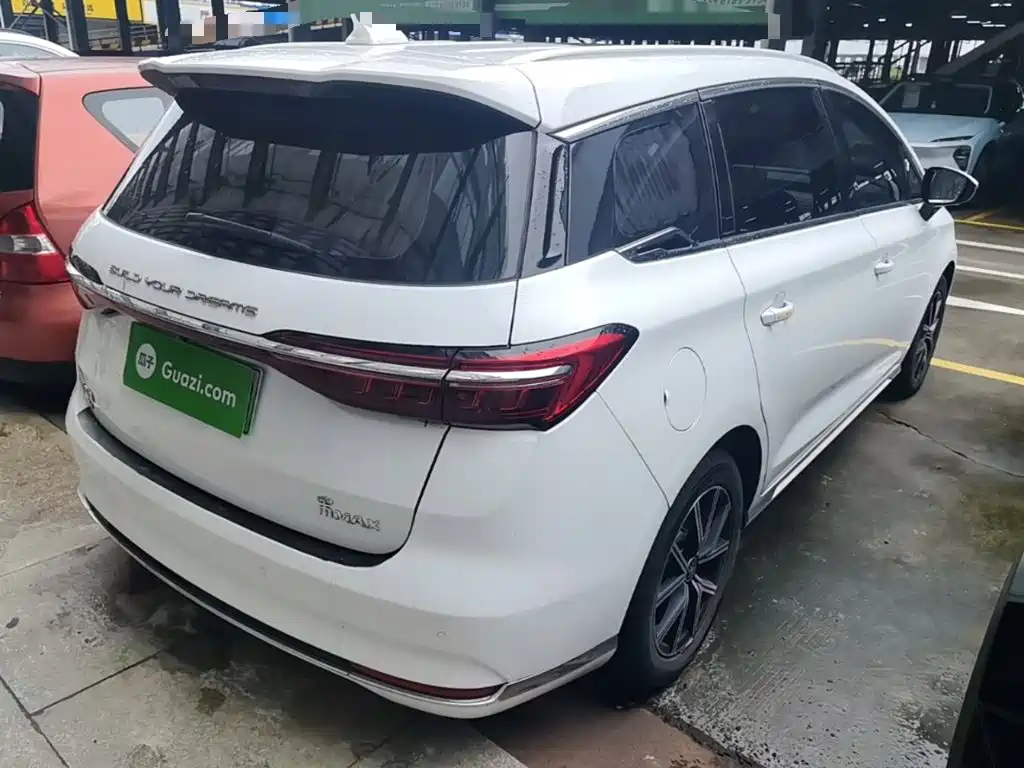 BYD MAX New Energy — фото 7