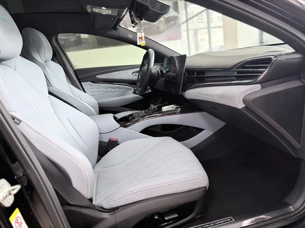 BYD Seal — фото 13