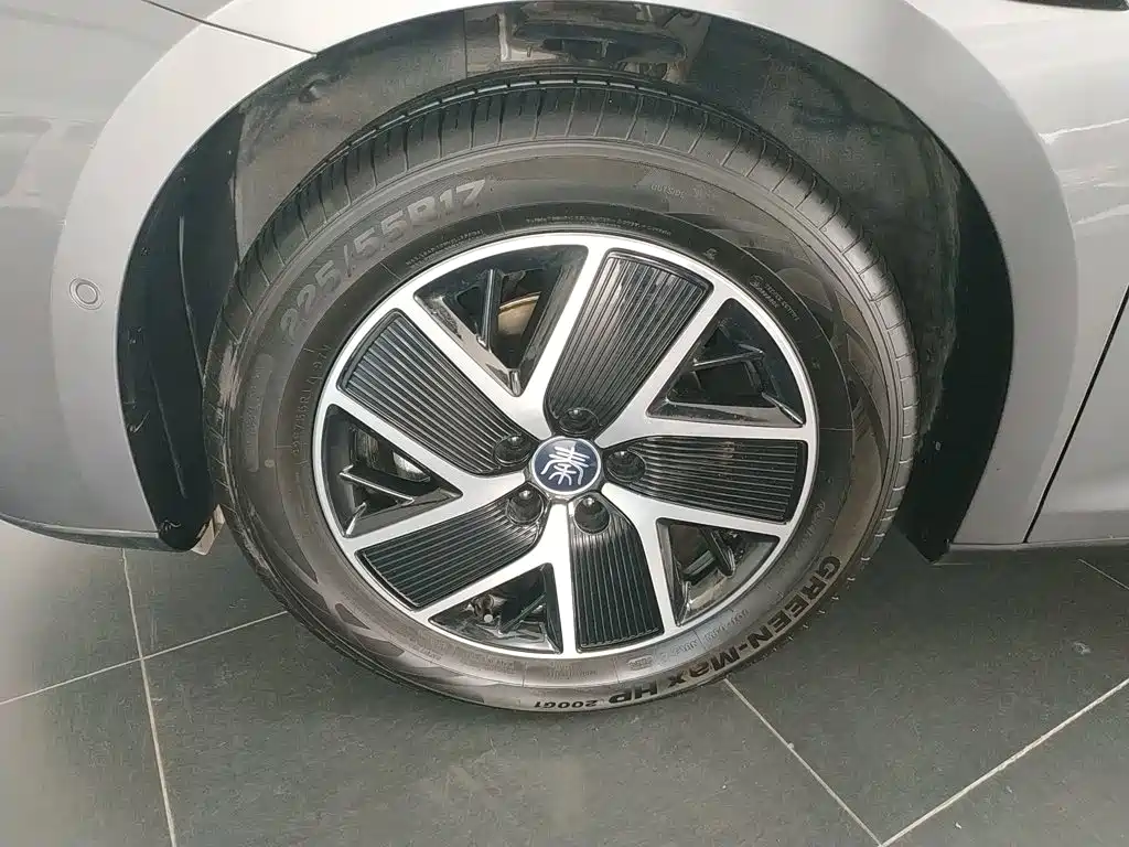 BYD Qin L — фото 25