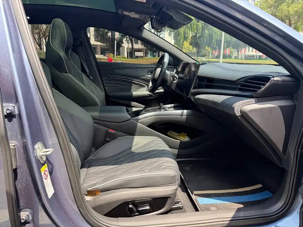 BYD Seal — фото 14