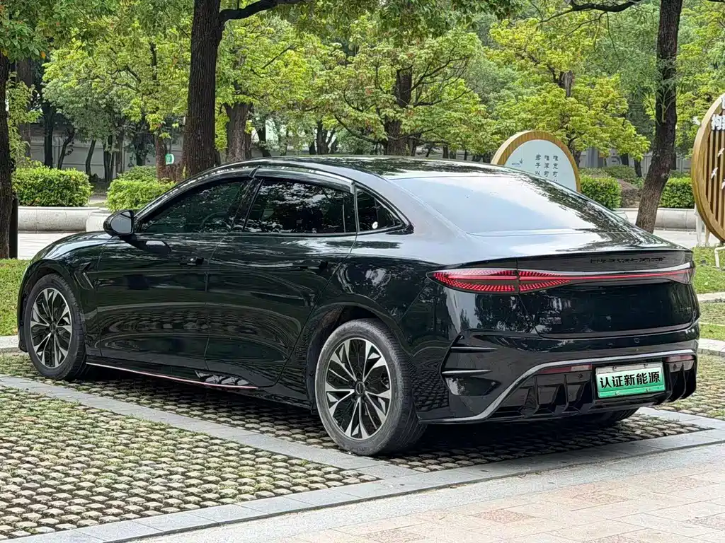 BYD Seal — фото 13