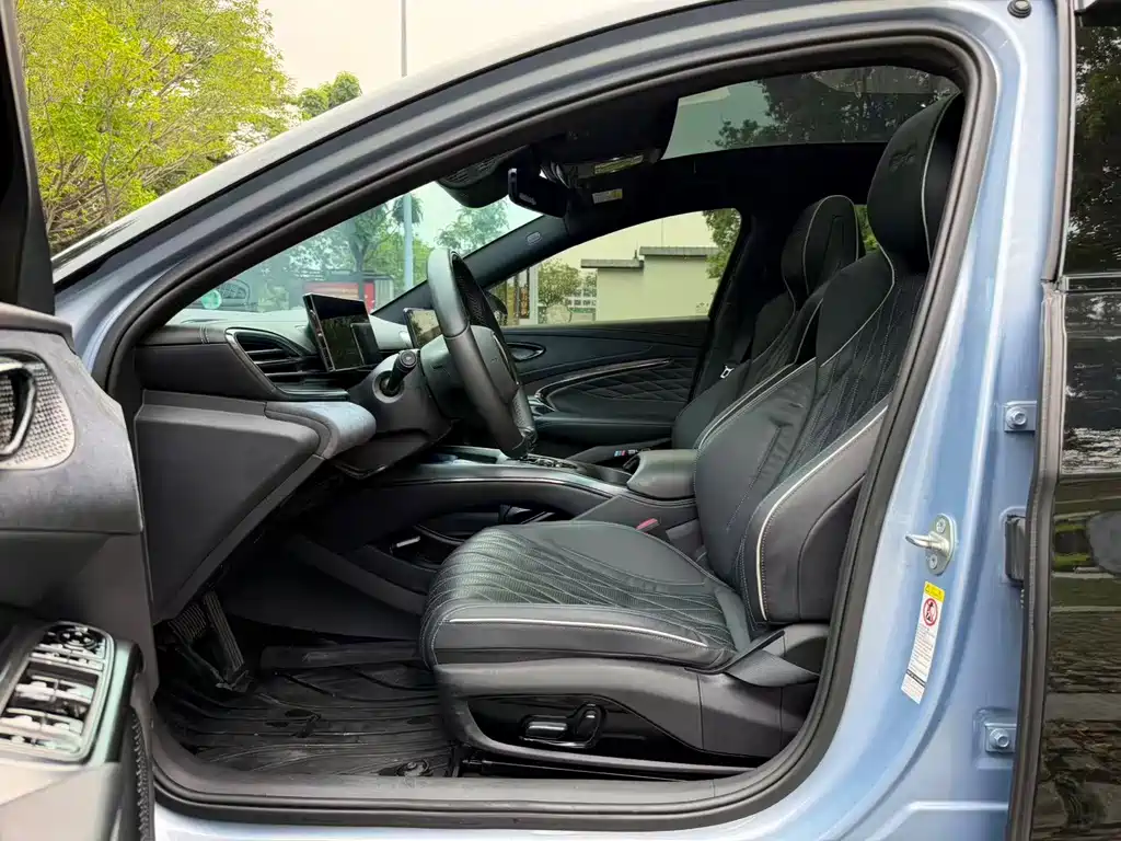 BYD Seal — фото 3