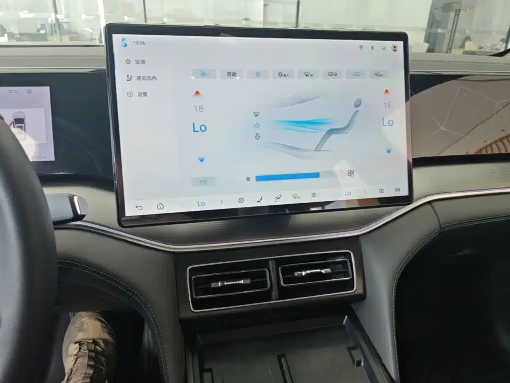 BYD L DM-i — фото 13
