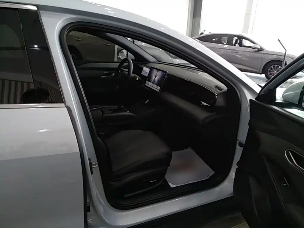 BYD Qin L — фото 25