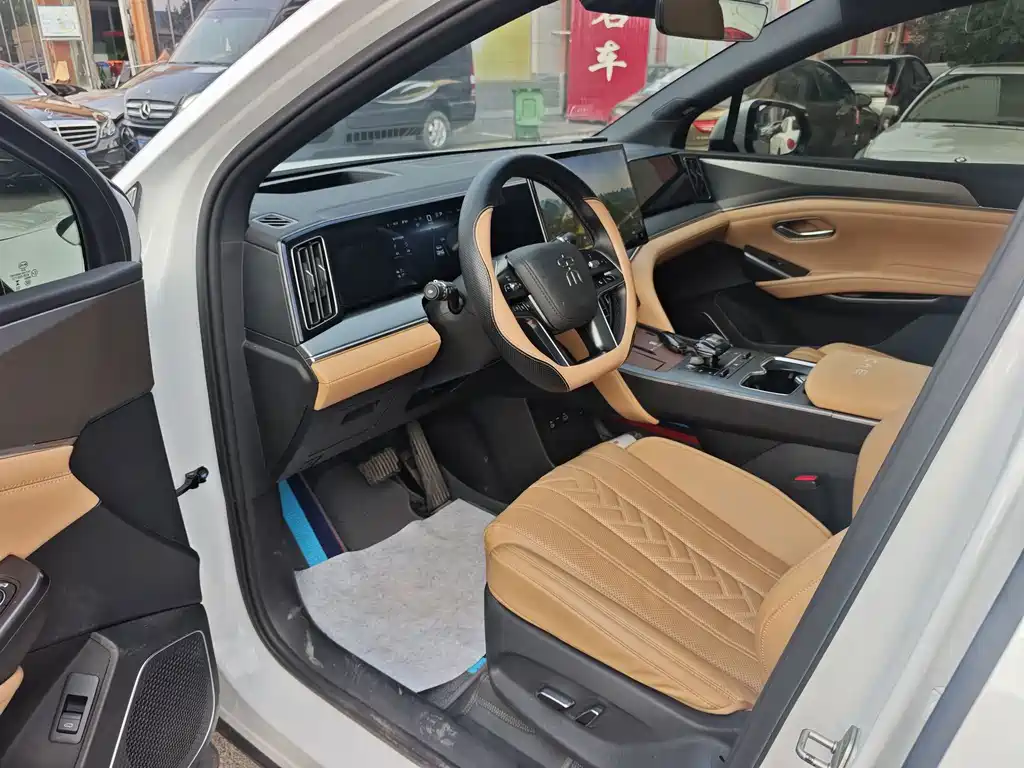 BYD L DM-i — фото 13