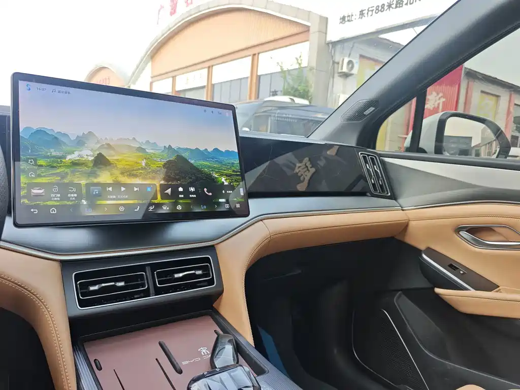 BYD L DM-i — фото 18