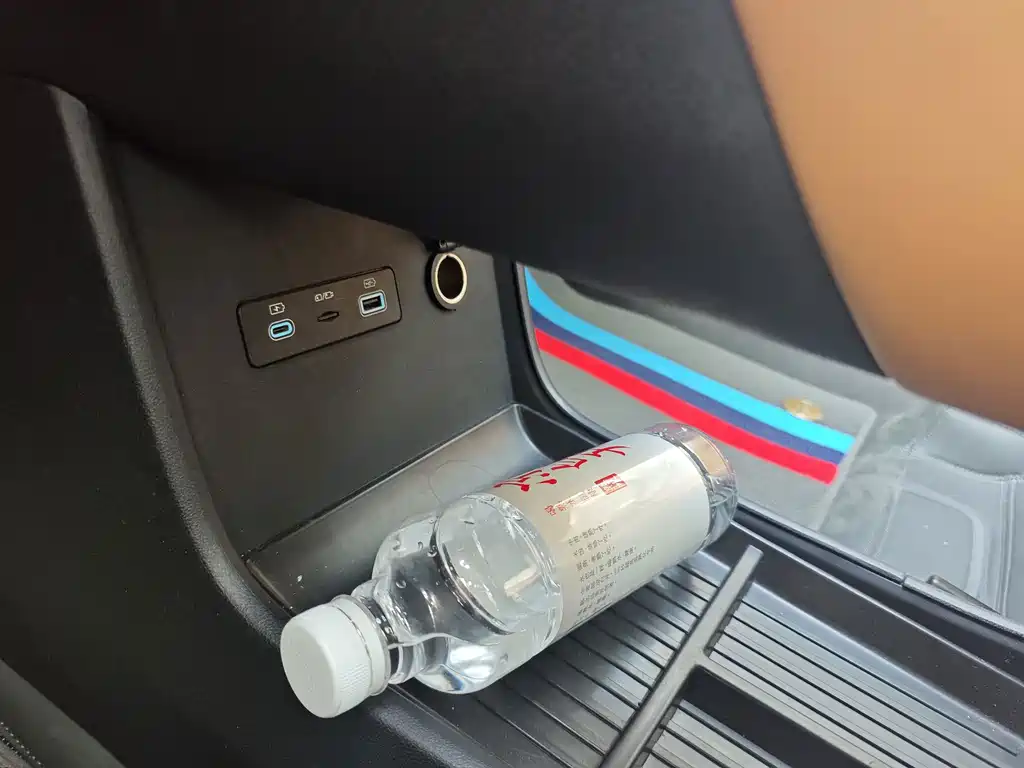 BYD L DM-i — фото 20