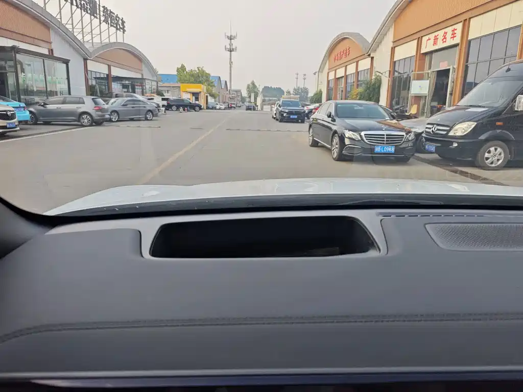 BYD L DM-i — фото 22
