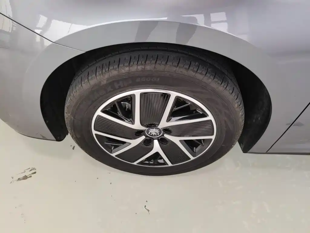 BYD Qin L — фото 23