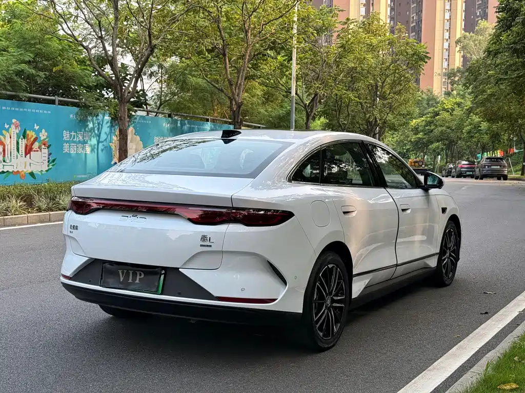 BYD Qin L — фото 10