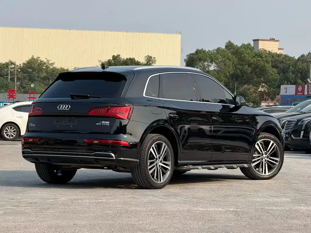Audi Q5L — фото 7