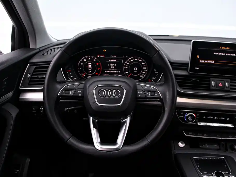 Audi Q5L — фото 7