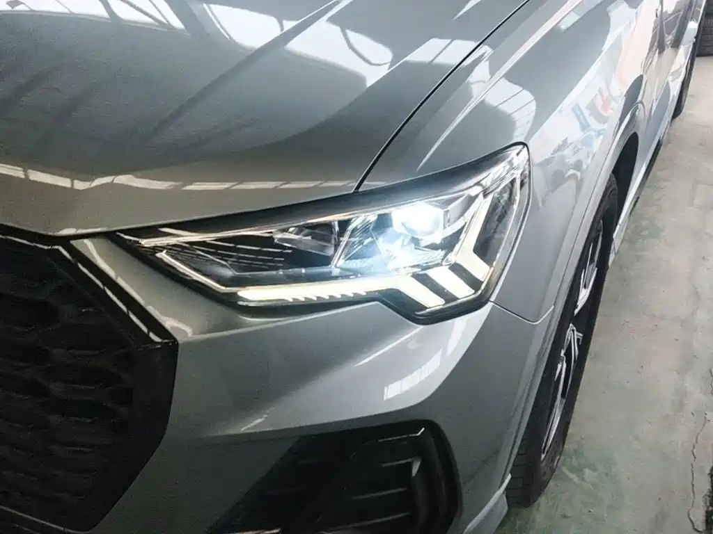 Audi Q3 Sportback — фото 23