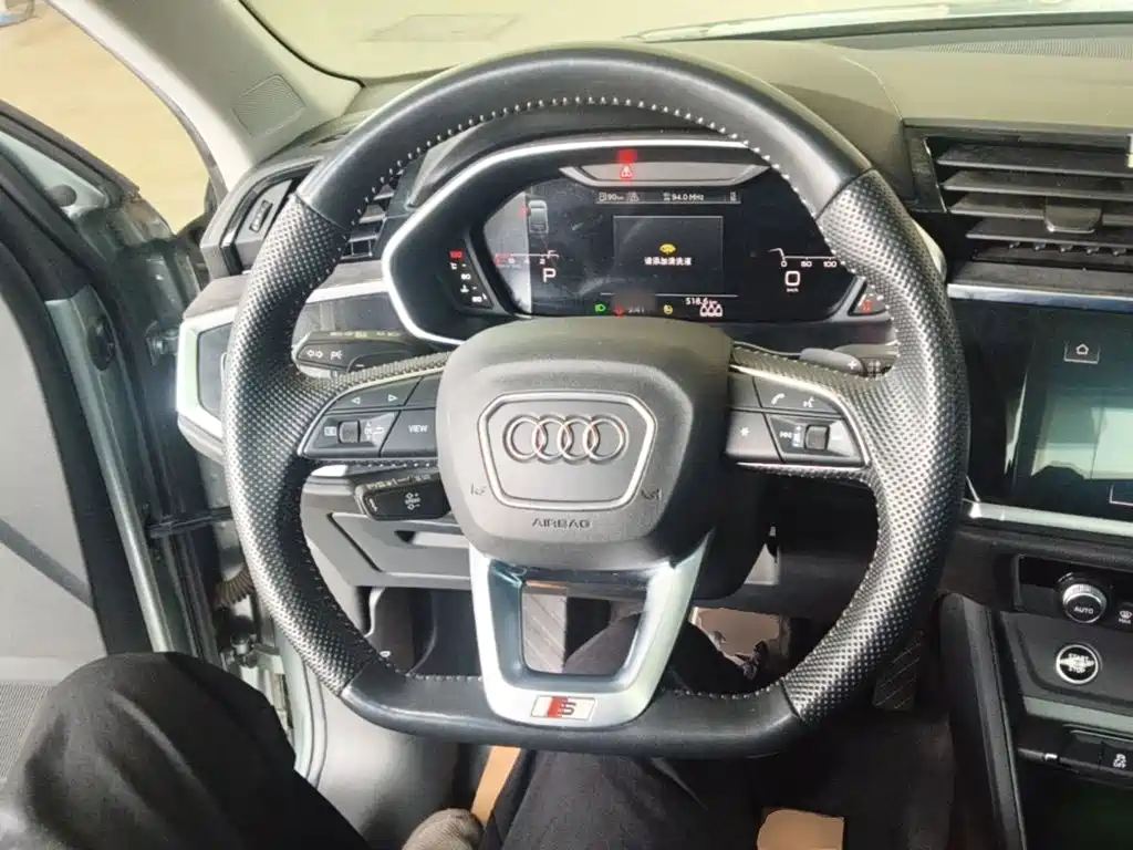 Audi Q3 Sportback — фото 10