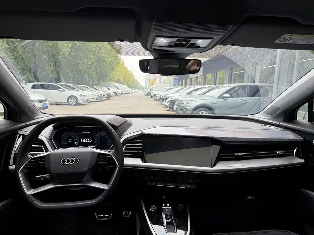 Audi Q4 e-tron — фото 11