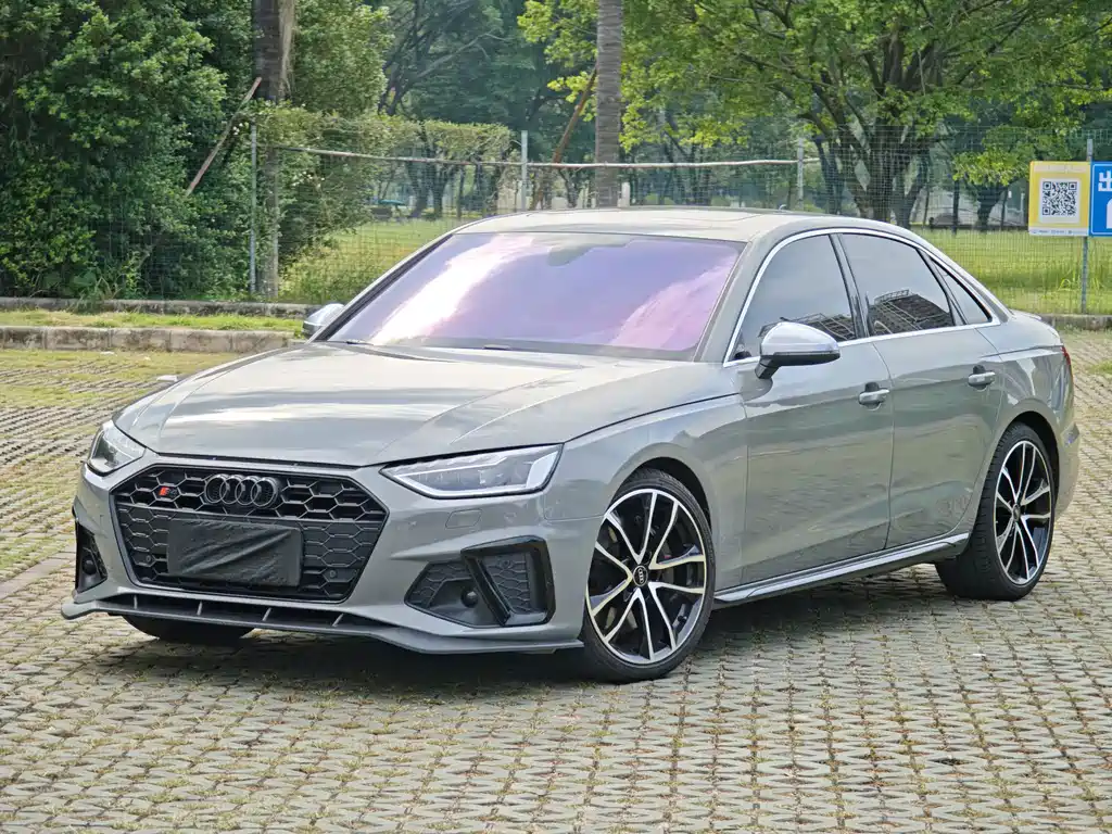 Audi S4 — фото 1