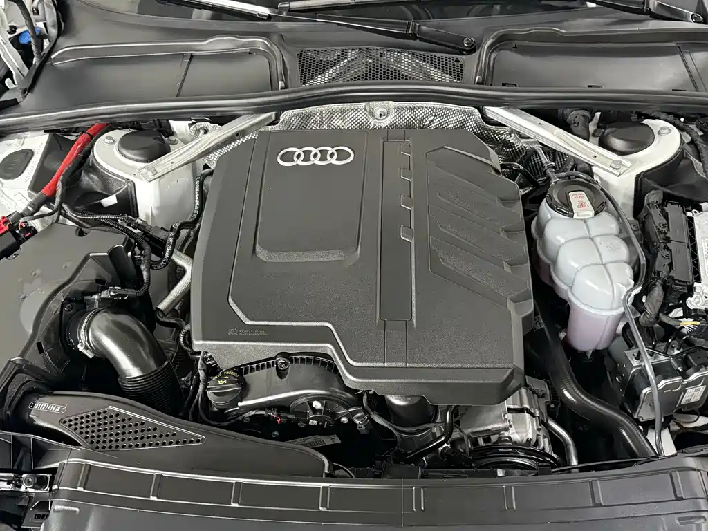 Audi A4L — фото 5