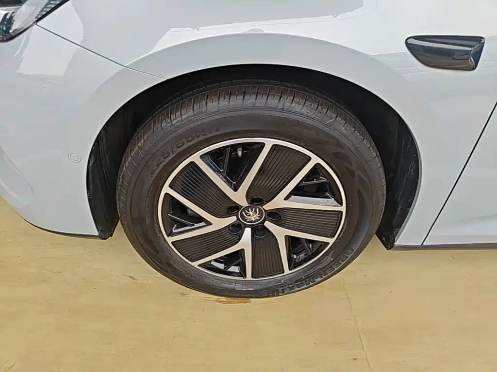BYD Qin L — фото 23