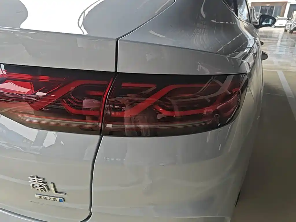 BYD Qin L — фото 8