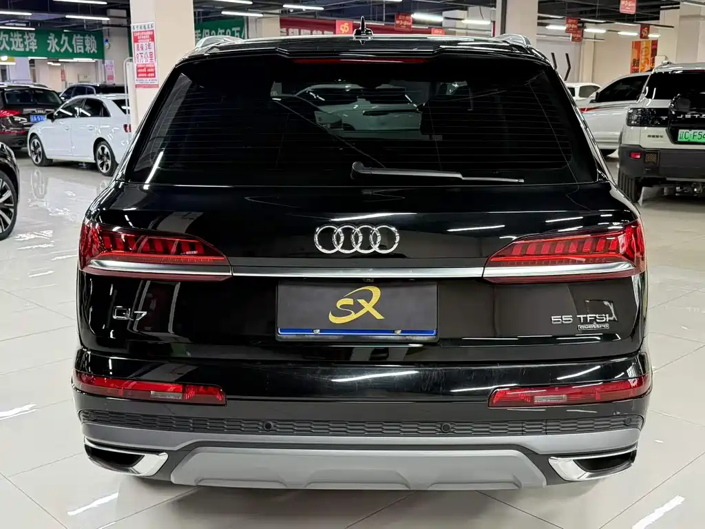 Audi Q7 — фото 8