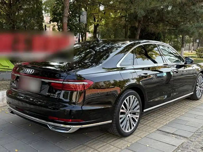 Audi A8 — фото 11