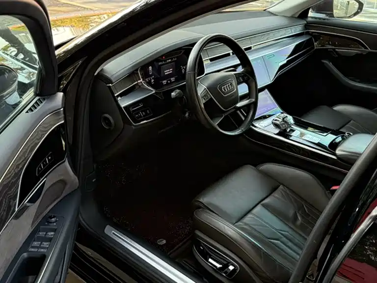 Audi A8 — фото 13
